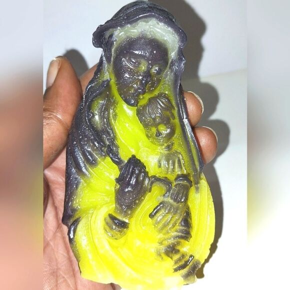 Hand crafted limited edition "Mother& child" candle - Picture 3 of 7